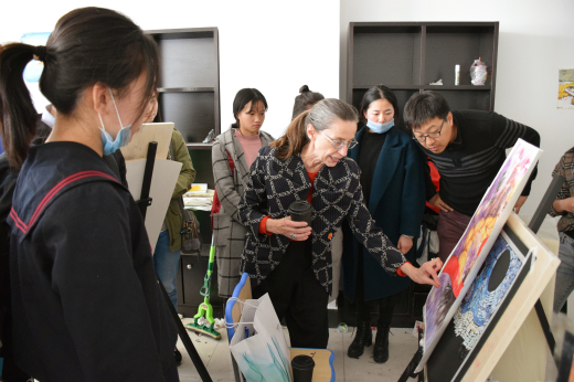 圣达菲艺术设计大学琳达•斯旺森副校长为汉口学院学子授课 圣达菲艺术设计大学琳达•斯旺森副校长为汉口学院学子授课